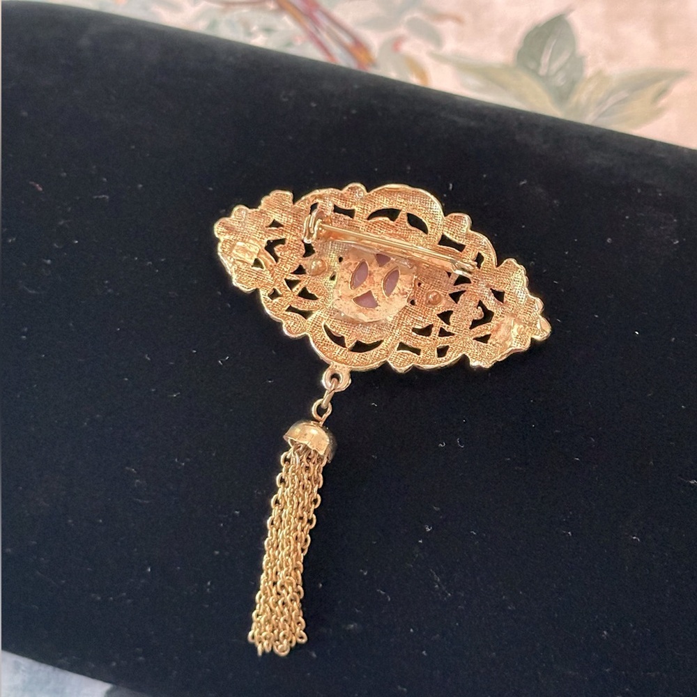 Vintage Genuine Cameo With Tassel Brooch Horizontal Intricate Scroll Design Gold - Picture 3 of 11